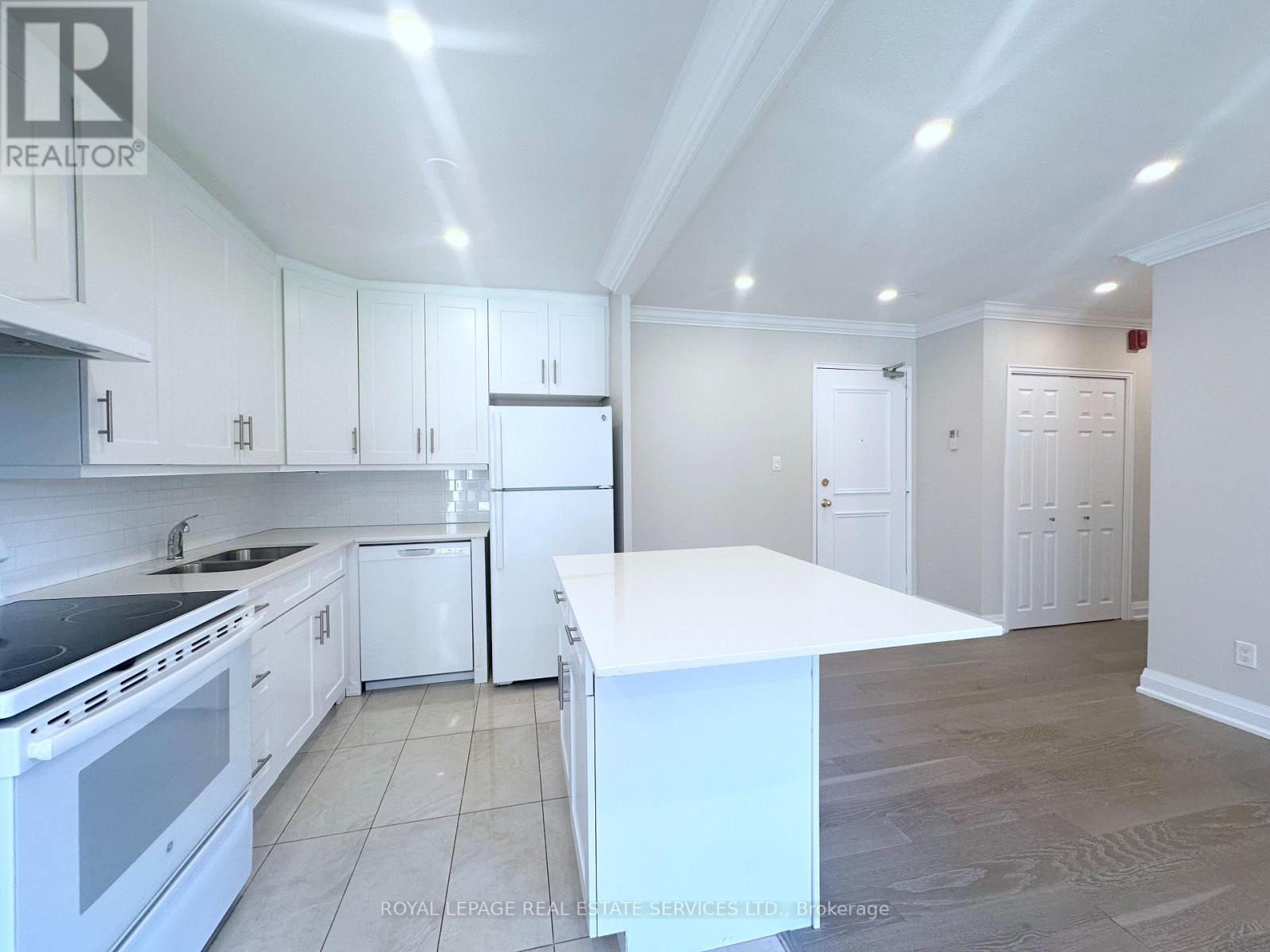 204 - 135 Allan Street, Oakville, Ontario  L6J 3N4 - Photo 4 - W13259442