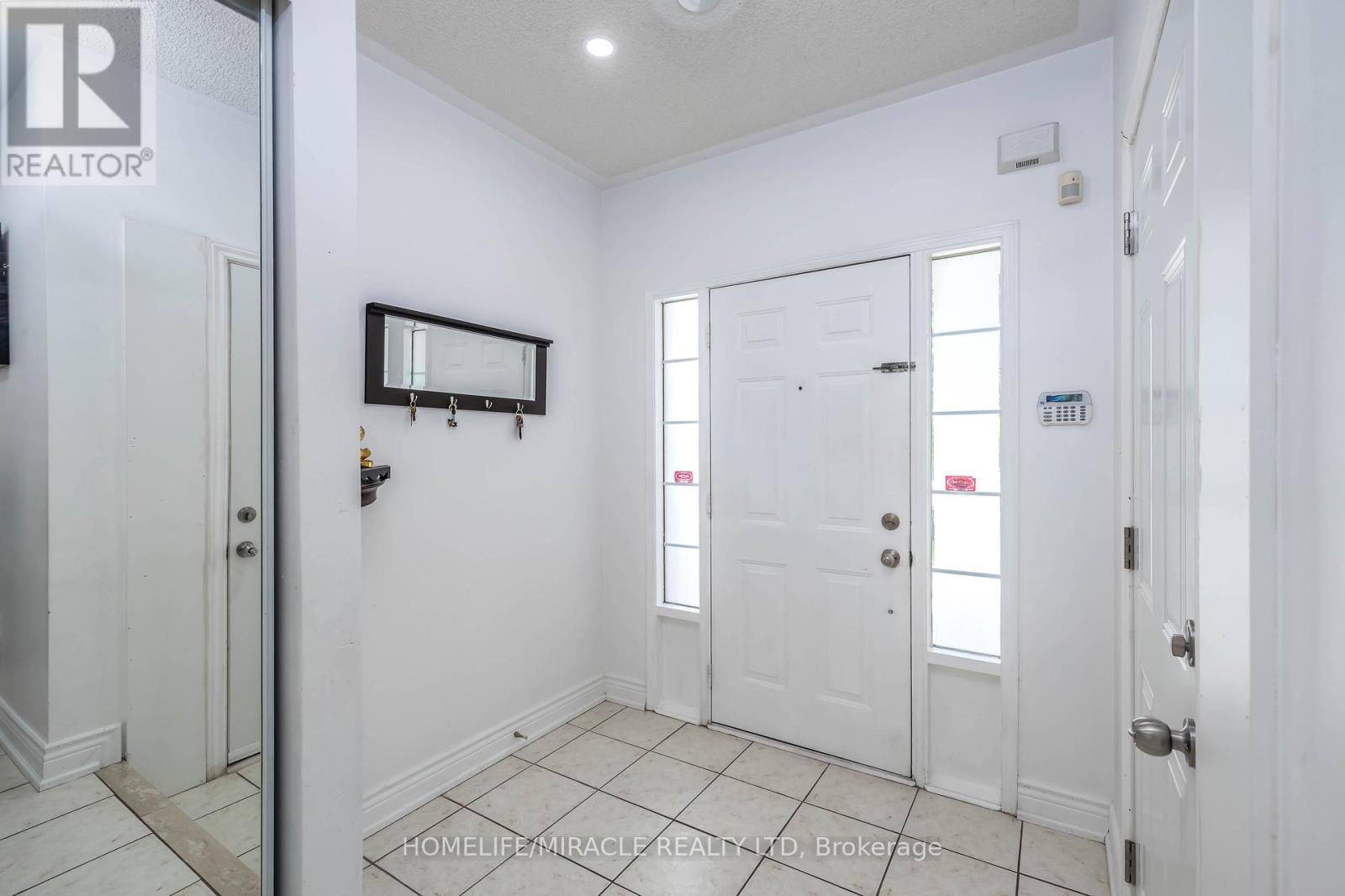 17 Baha Crescent, Brampton, Ontario  L7A 2J2 - Photo 3 - W13260780