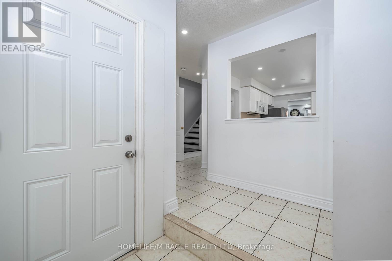 17 Baha Crescent, Brampton, Ontario  L7A 2J2 - Photo 4 - W13260780