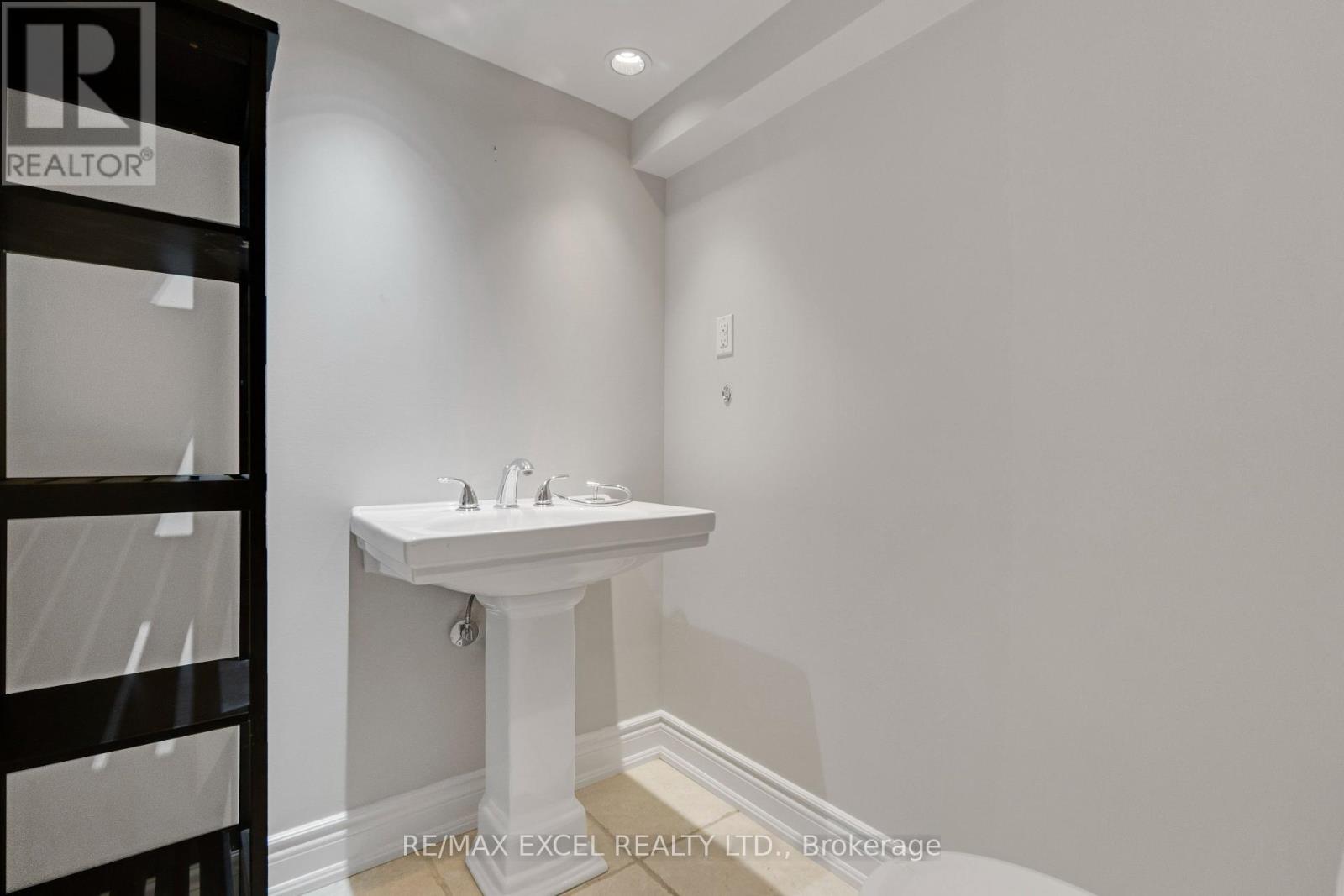381 Niar Avenue, Mississauga, Ontario  L5G 1W2 - Photo 32 - W13261448