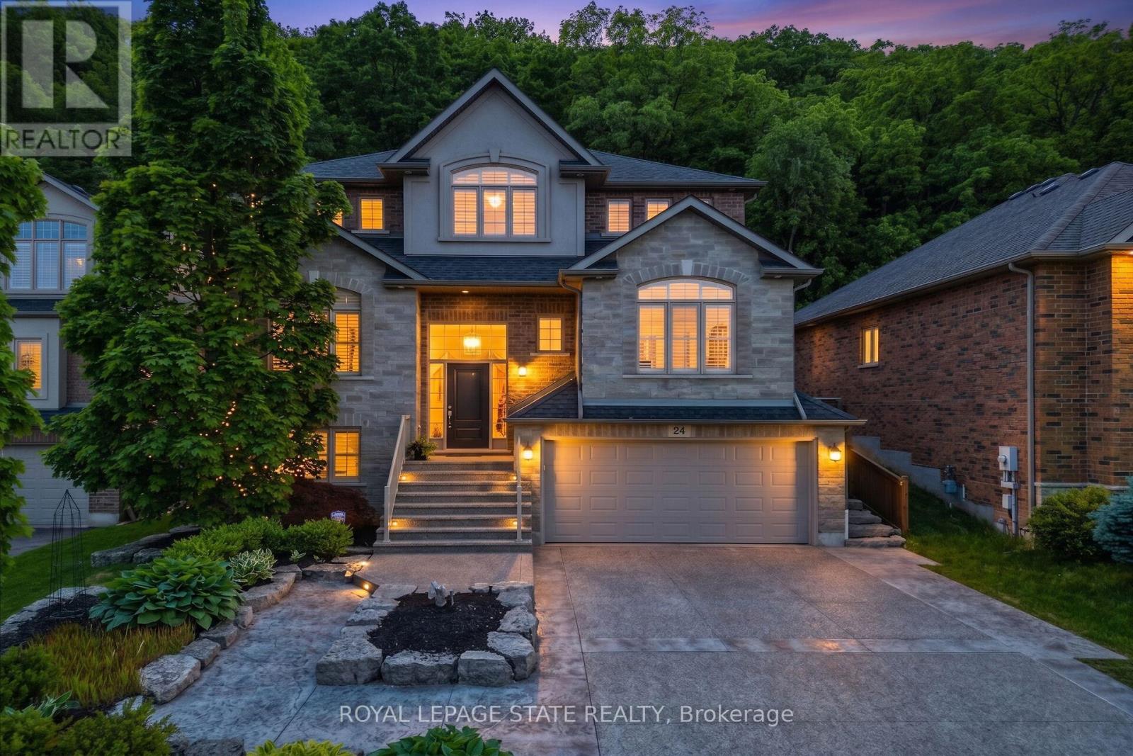 24 HEATHCOTE COURT, Grimsby, Ontario