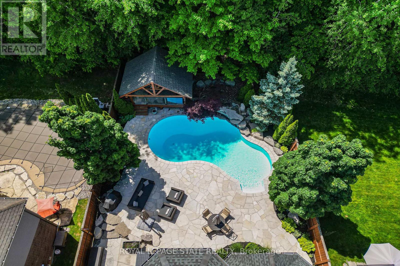 24 Heathcote Court, Grimsby, Ontario  L3M 0A6 - Photo 4 - X13258724