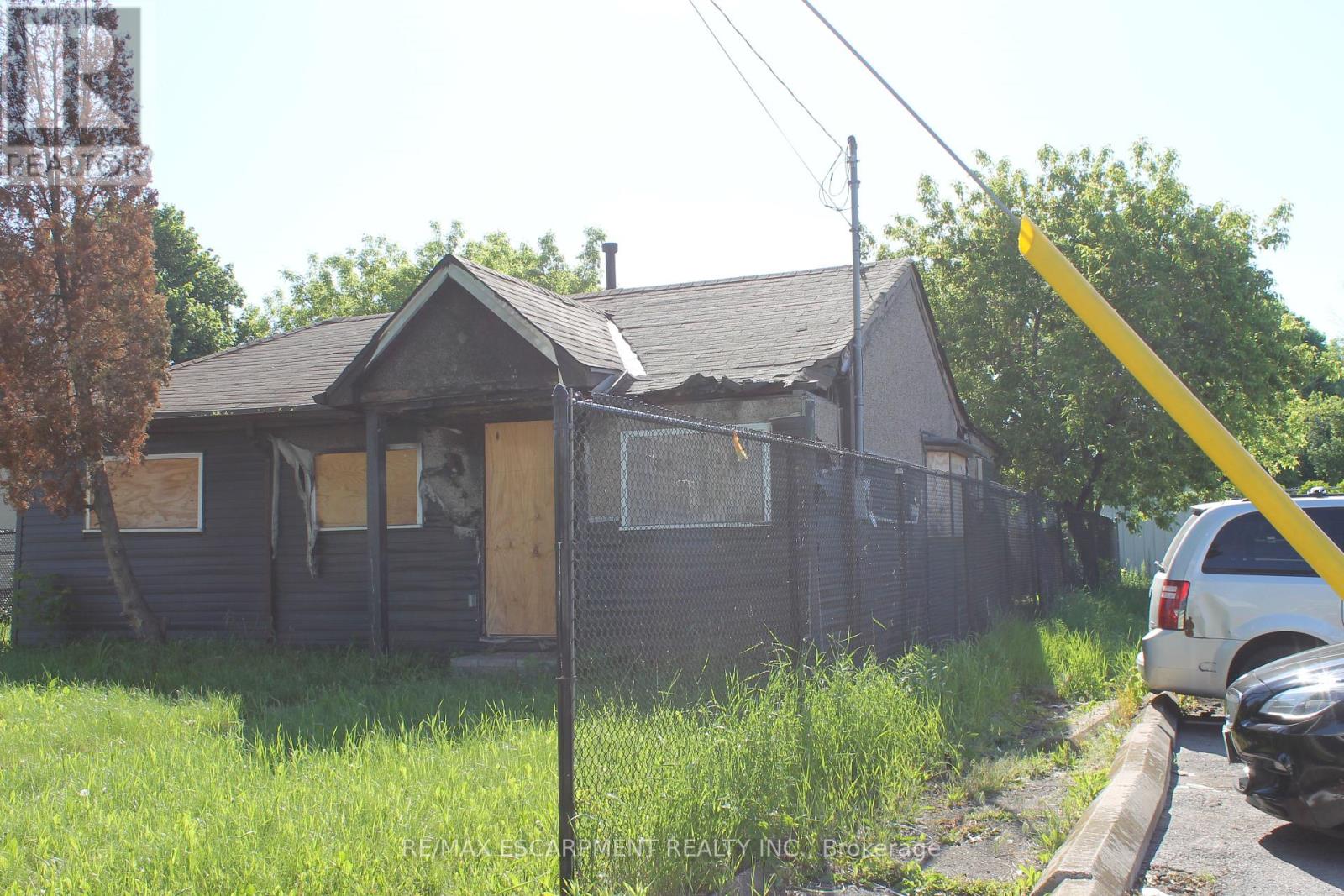 127 Robins Avenue, Hamilton, Ontario  L8H 4N5 - Photo 4 - X13259224