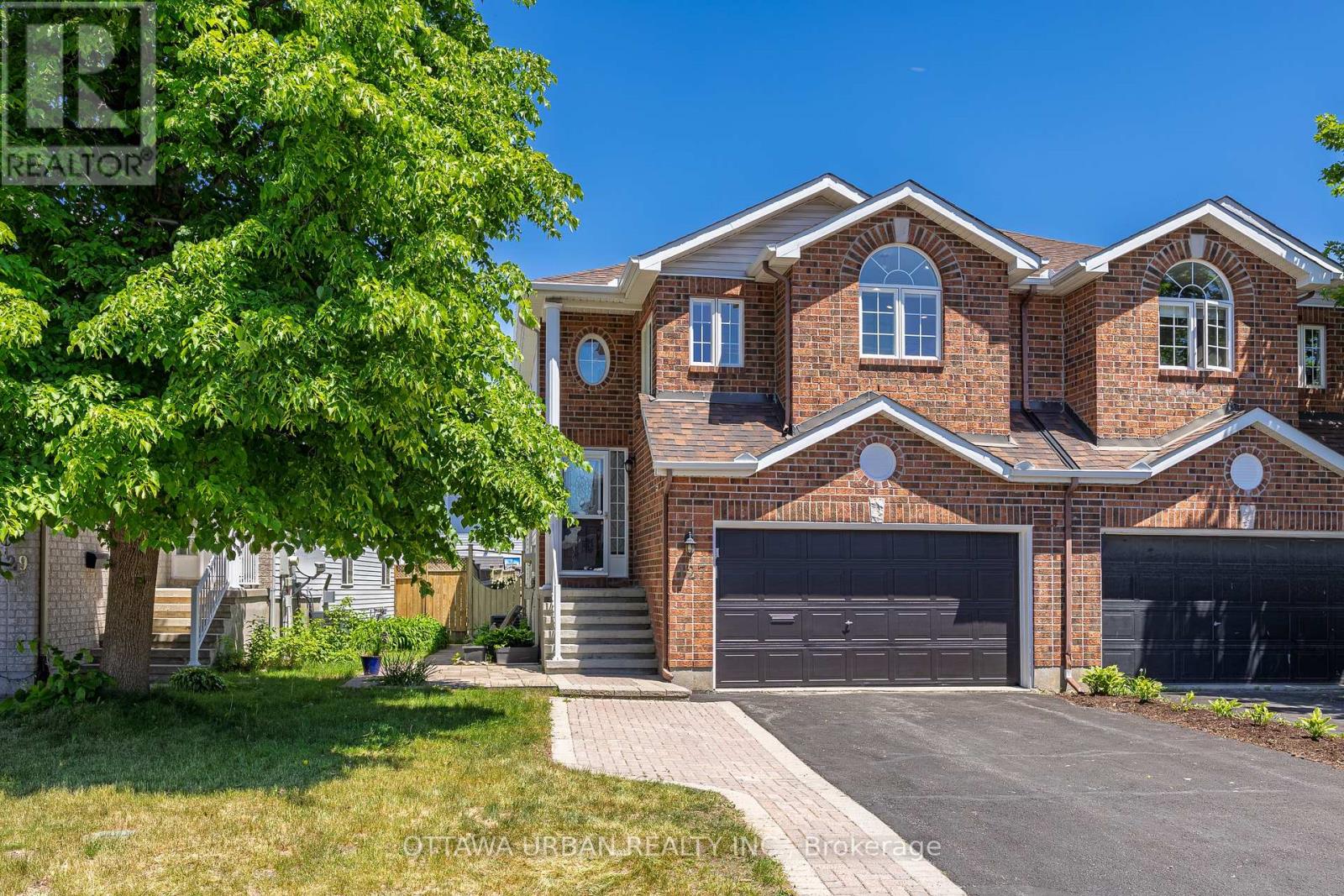 127 CASTLE GLEN CRESCENT, Ottawa, Ontario