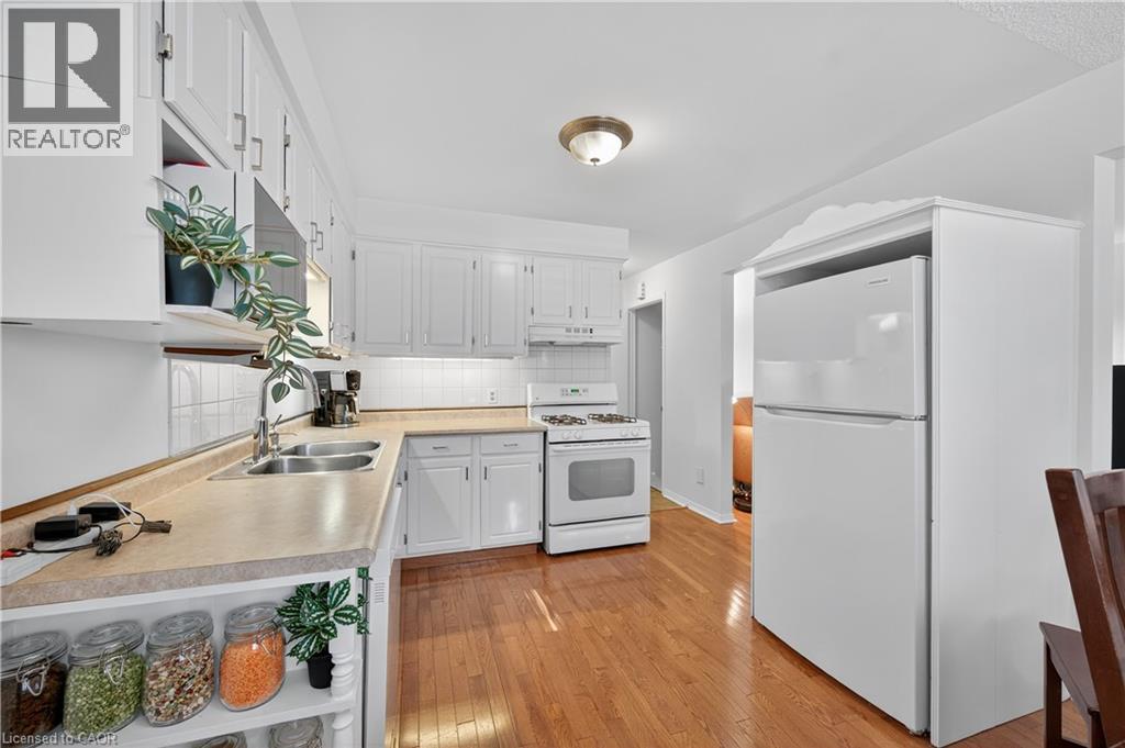 1011 White Oak Drive Unit# 20, Burlington, Ontario  L7T 2L3 - Photo 13 - 40837327