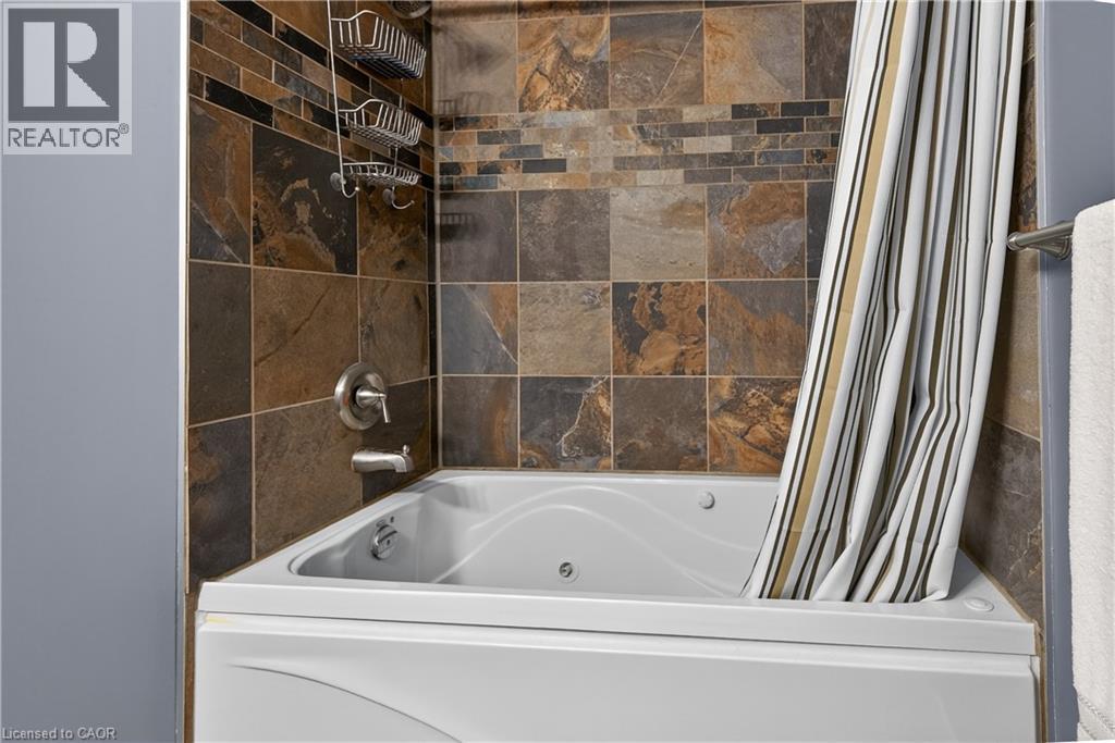 1011 White Oak Drive Unit# 20, Burlington, Ontario  L7T 2L3 - Photo 29 - 40837327