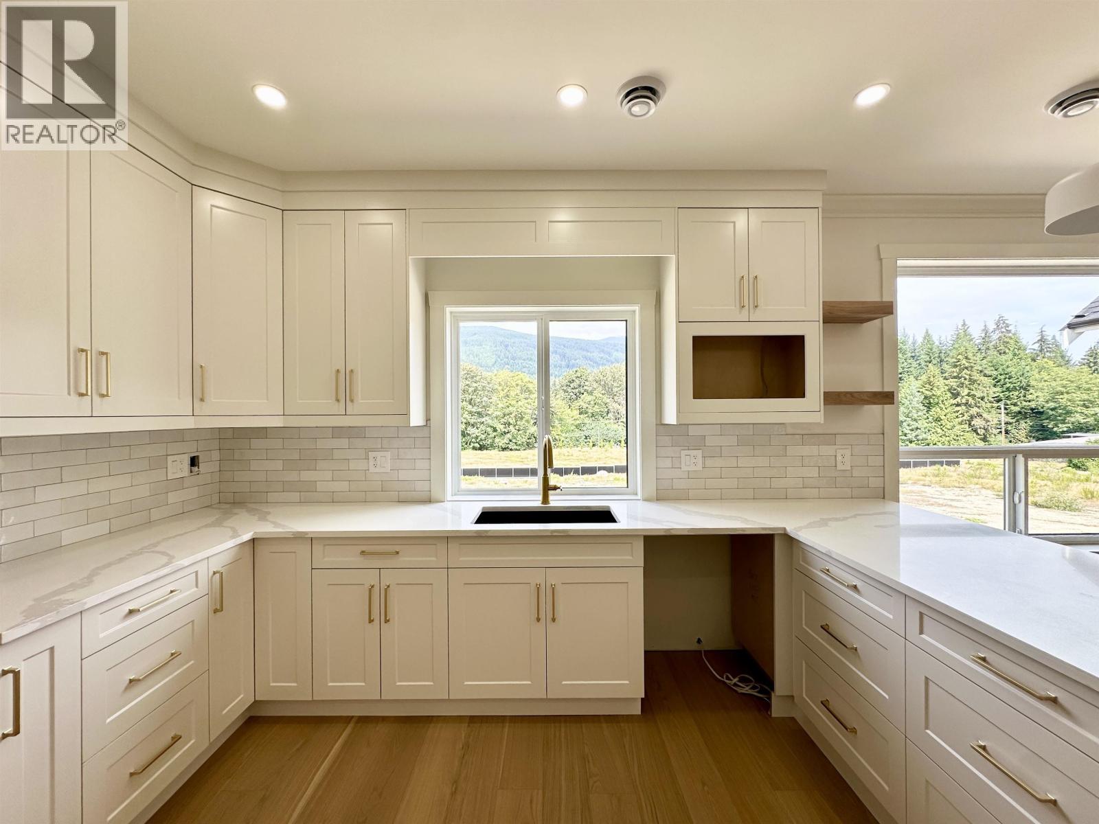 1203 Castle Road, Gibsons, British Columbia  V0N 1V5 - Photo 12 - R3132900