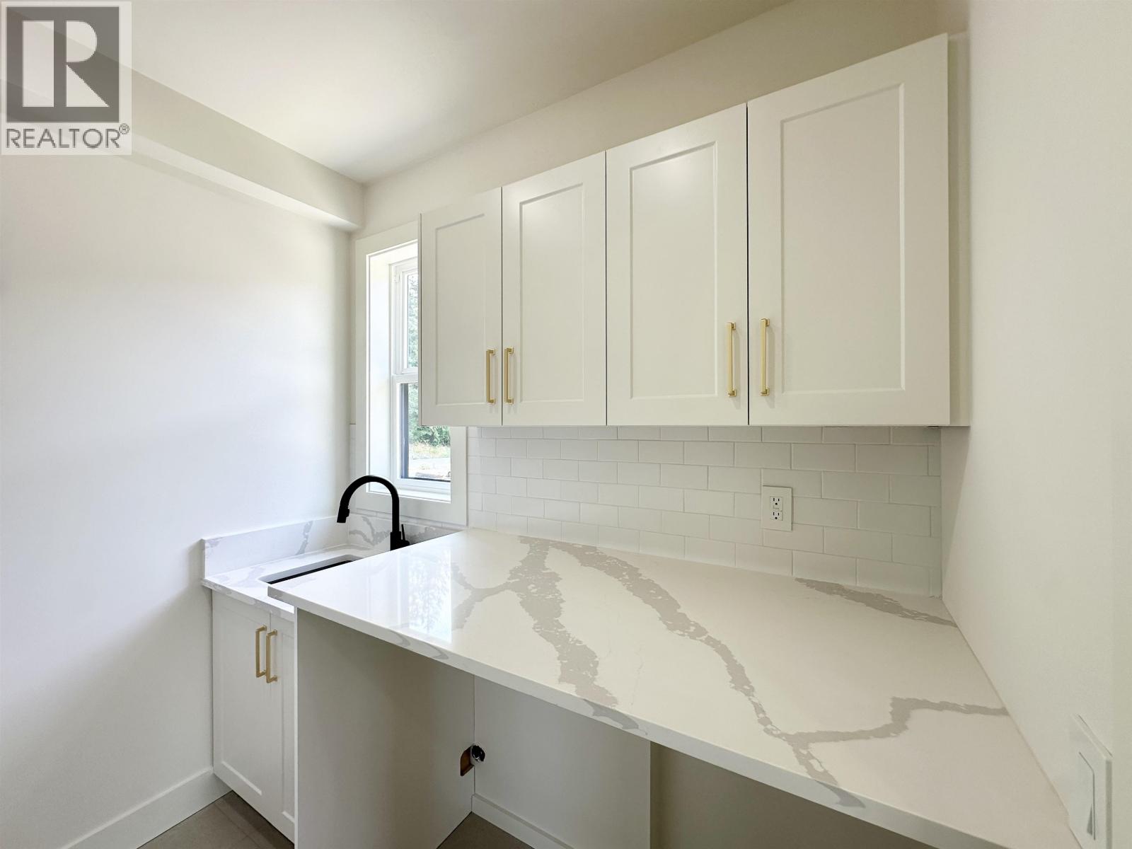 1203 Castle Road, Gibsons, British Columbia  V0N 1V5 - Photo 22 - R3132900