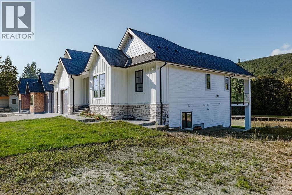 1203 Castle Road, Gibsons, British Columbia  V0N 1V5 - Photo 36 - R3132900