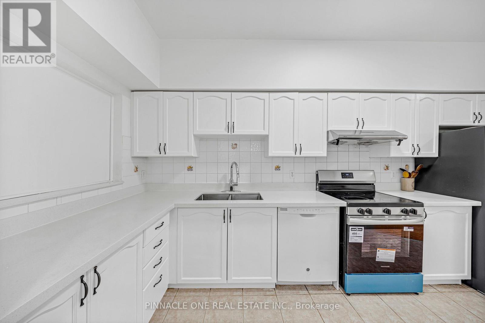 81 Carrera Boulevard, Toronto, Ontario  M1P 5C4 - Photo 10 - E13263498