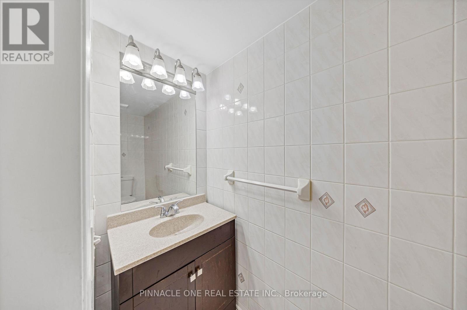 81 Carrera Boulevard, Toronto, Ontario  M1P 5C4 - Photo 7 - E13263498