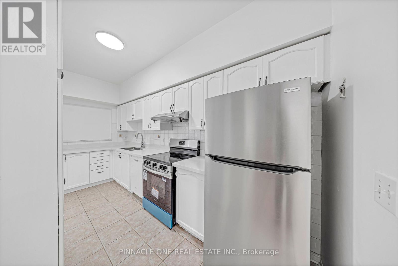 81 Carrera Boulevard, Toronto, Ontario  M1P 5C4 - Photo 8 - E13263498