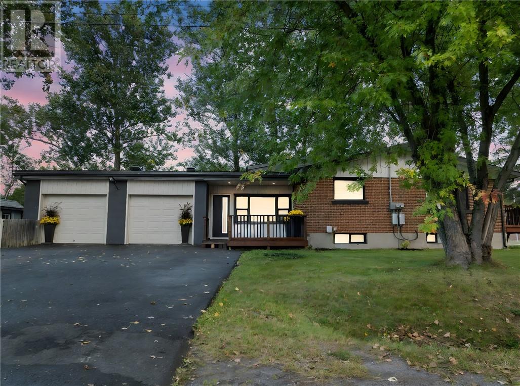 36 Oscar, Hanmer, Ontario  P3P 1X6 - Photo 2 - 2128356