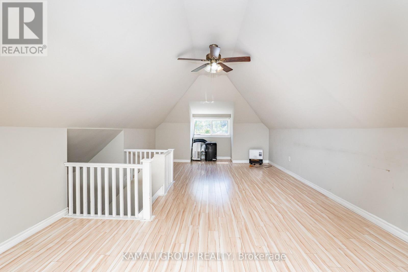 UPPER - 25 SPADINA AVENUE, Hamilton, Ontario