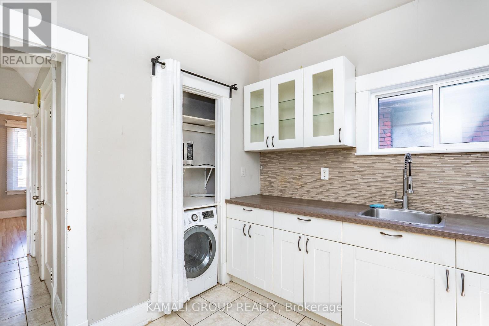 Upper - 25 Spadina Avenue, Hamilton, Ontario  L8M 2W8 - Photo 5 - X13251502