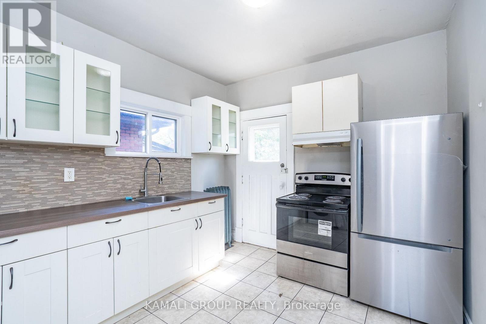 Upper - 25 Spadina Avenue, Hamilton, Ontario  L8M 2W8 - Photo 4 - X13251502