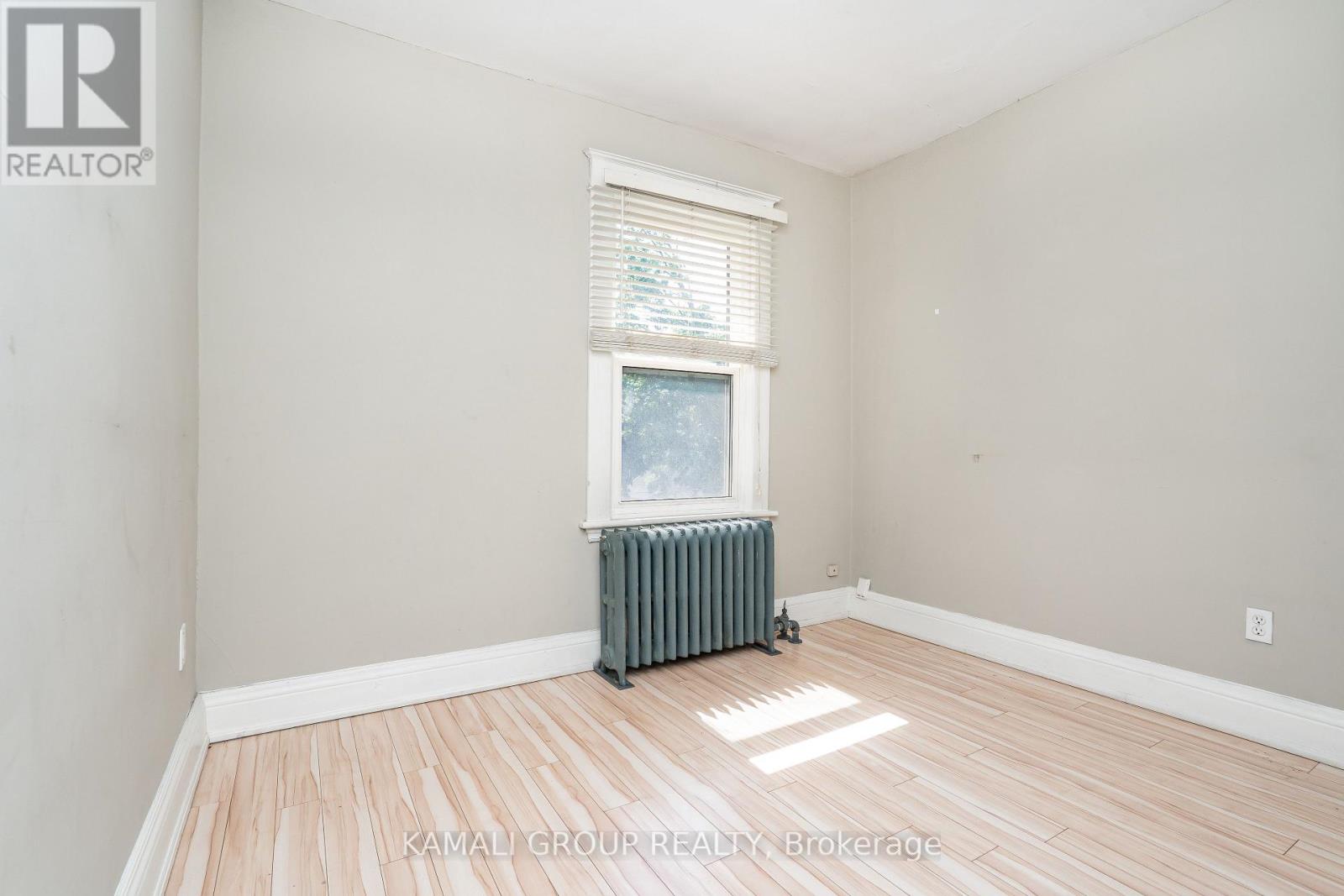 Upper - 25 Spadina Avenue, Hamilton, Ontario  L8M 2W8 - Photo 8 - X13251502