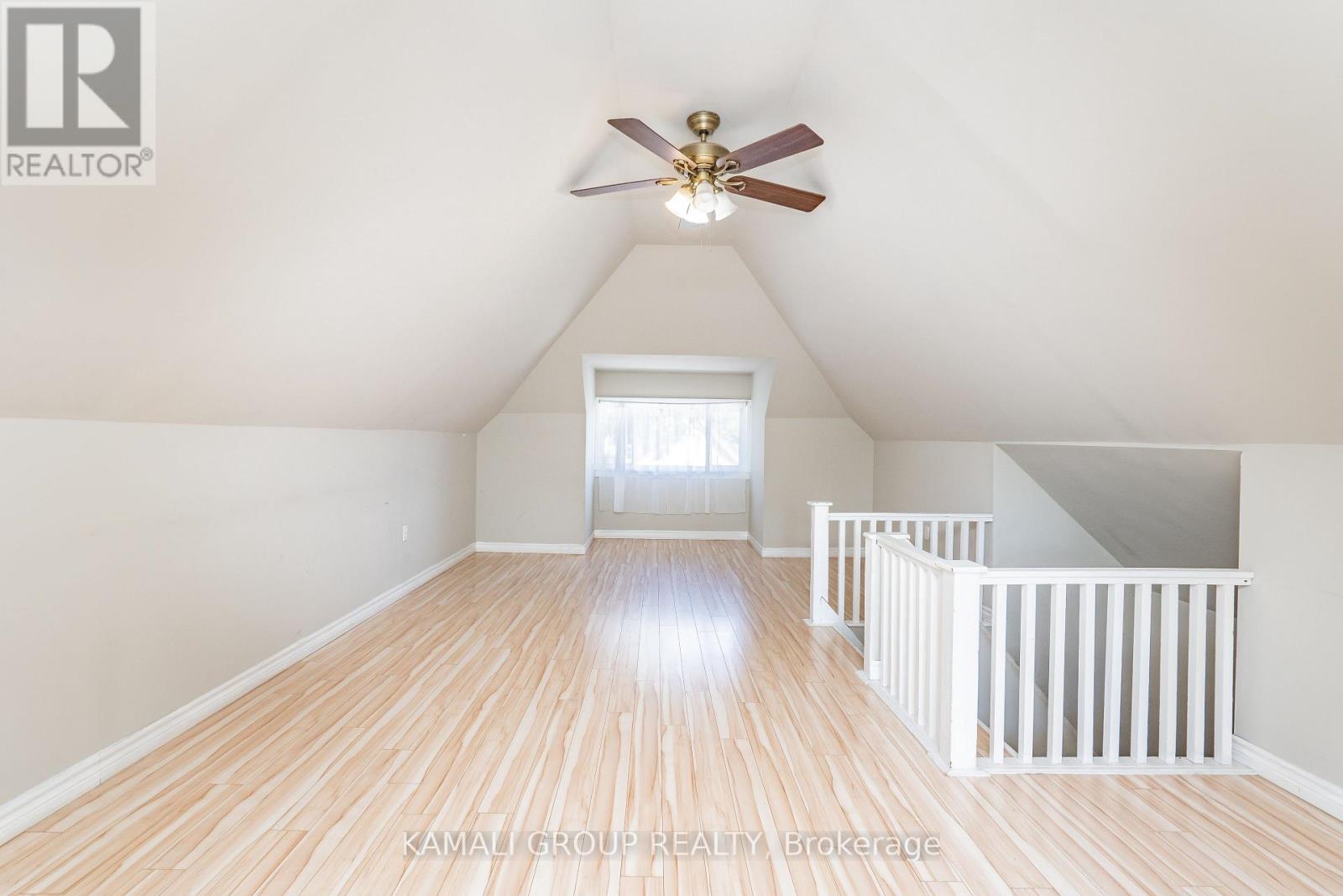 Upper - 25 Spadina Avenue, Hamilton, Ontario  L8M 2W8 - Photo 10 - X13251502