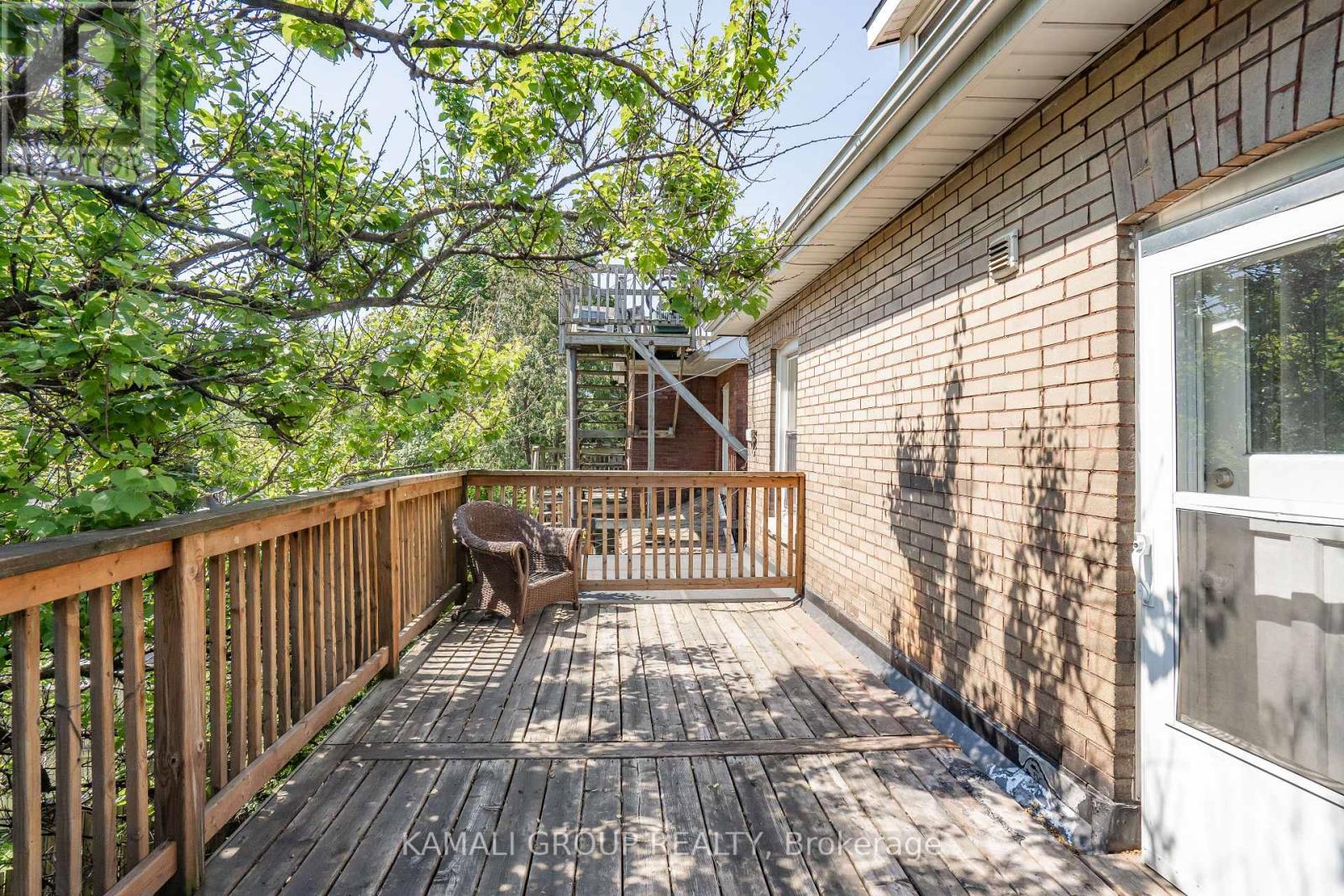 Upper - 25 Spadina Avenue, Hamilton, Ontario  L8M 2W8 - Photo 14 - X13251502