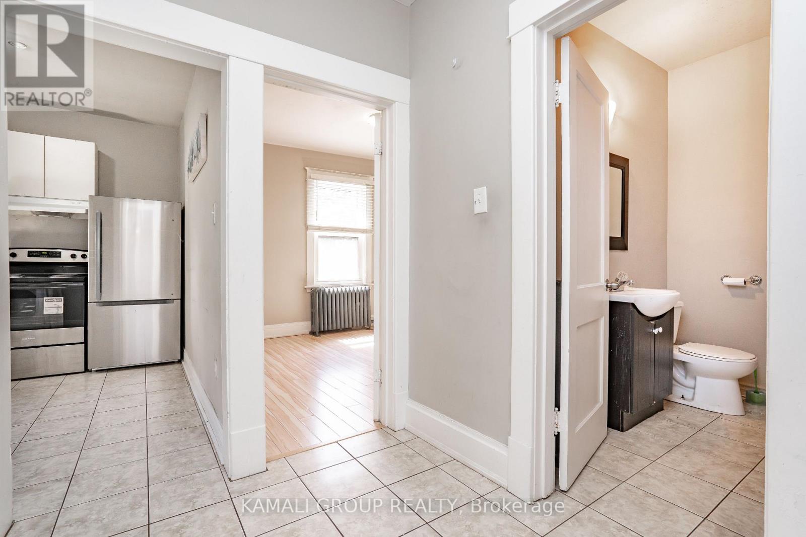 Upper - 25 Spadina Avenue, Hamilton, Ontario  L8M 2W8 - Photo 16 - X13251502
