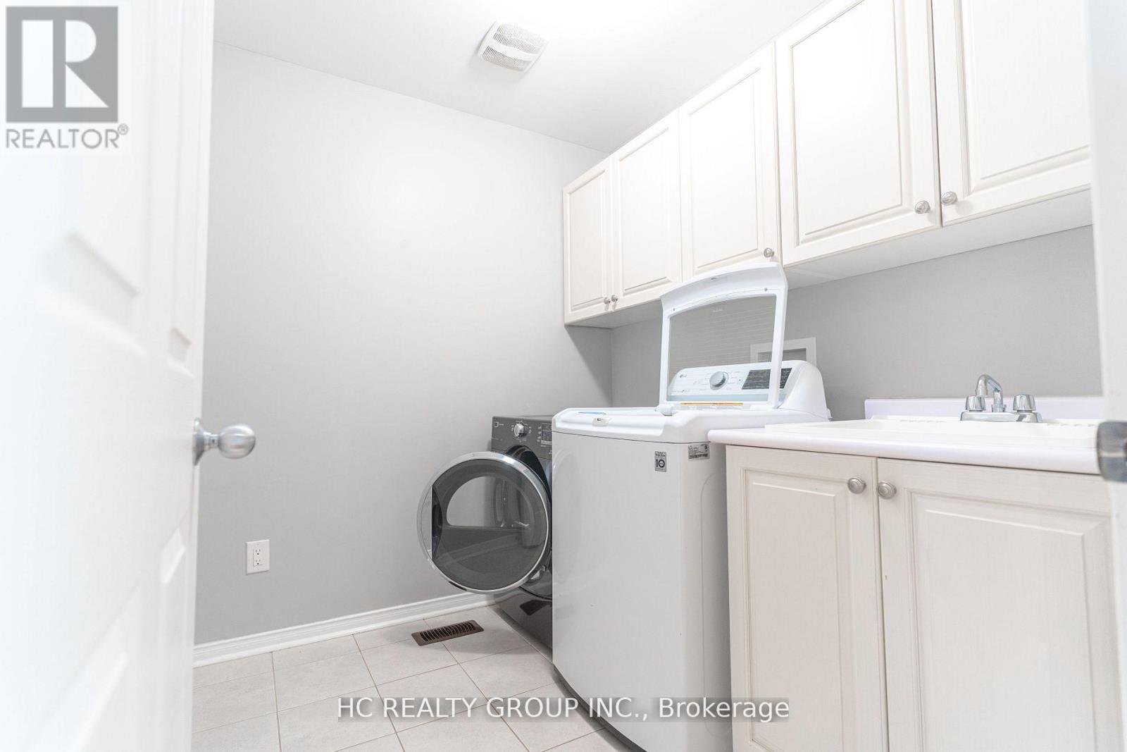 215 Armstrong Crescent W, Bradford West Gwillimbury, Ontario  L3Z 0L4 - Photo 11 - N13264620