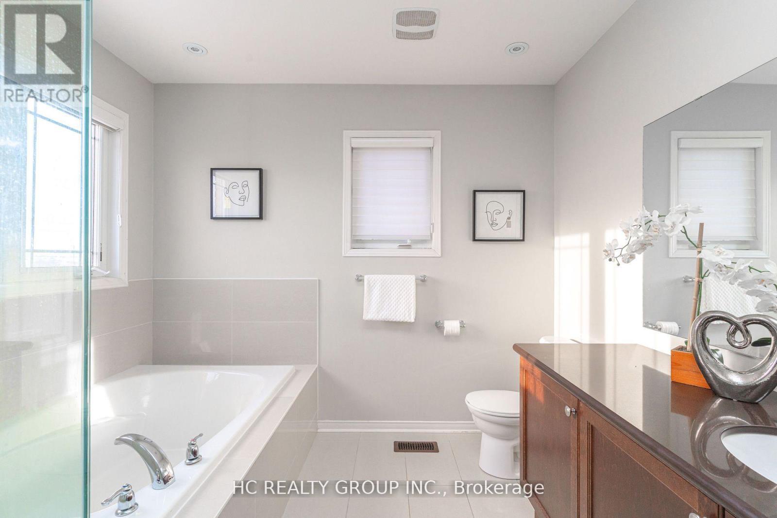 215 Armstrong Crescent W, Bradford West Gwillimbury, Ontario  L3Z 0L4 - Photo 15 - N13264620