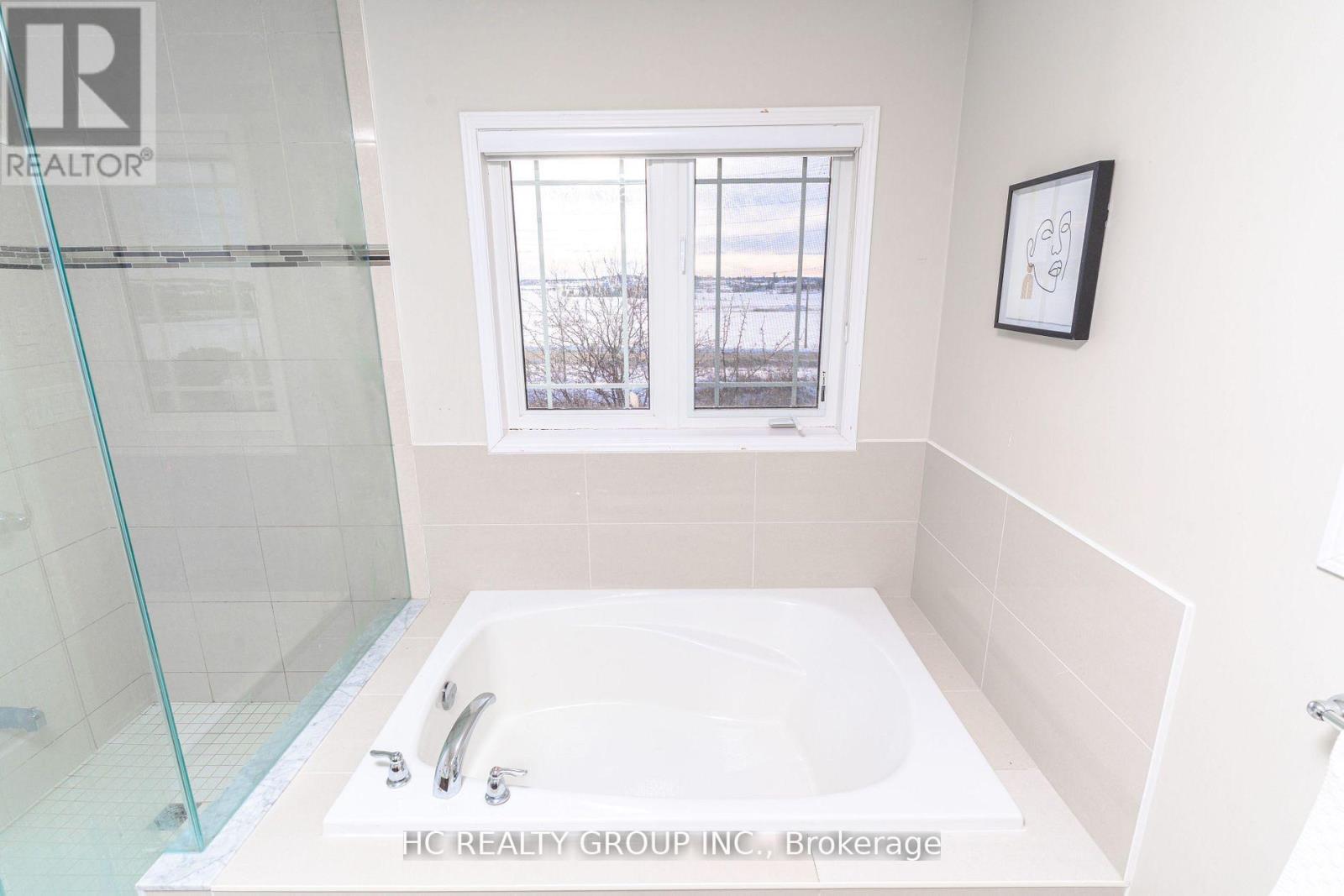 215 Armstrong Crescent W, Bradford West Gwillimbury, Ontario  L3Z 0L4 - Photo 16 - N13264620