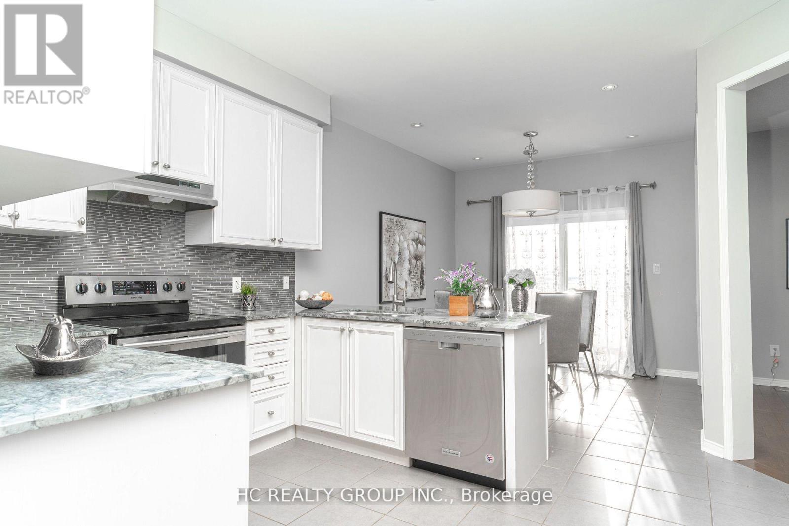215 Armstrong Crescent W, Bradford West Gwillimbury, Ontario  L3Z 0L4 - Photo 5 - N13264620