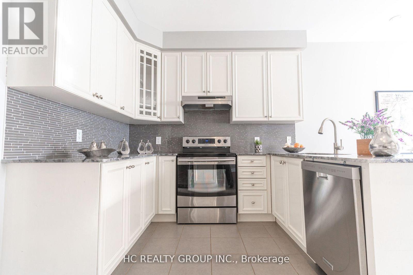 215 Armstrong Crescent W, Bradford West Gwillimbury, Ontario  L3Z 0L4 - Photo 6 - N13264620