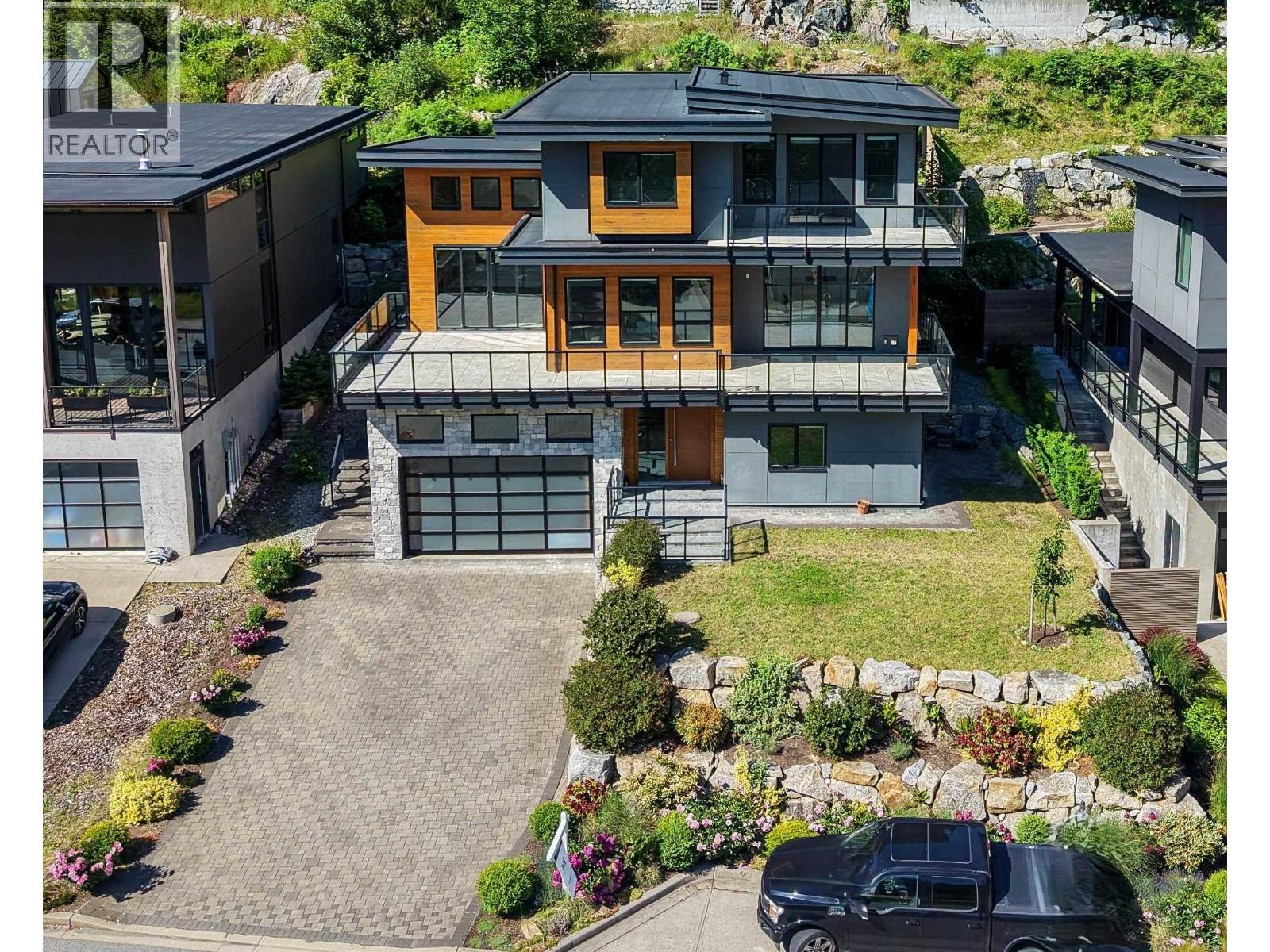2237 Windsail Place, Squamish, British Columbia  V8B 0T6 - Photo 2 - R3132786