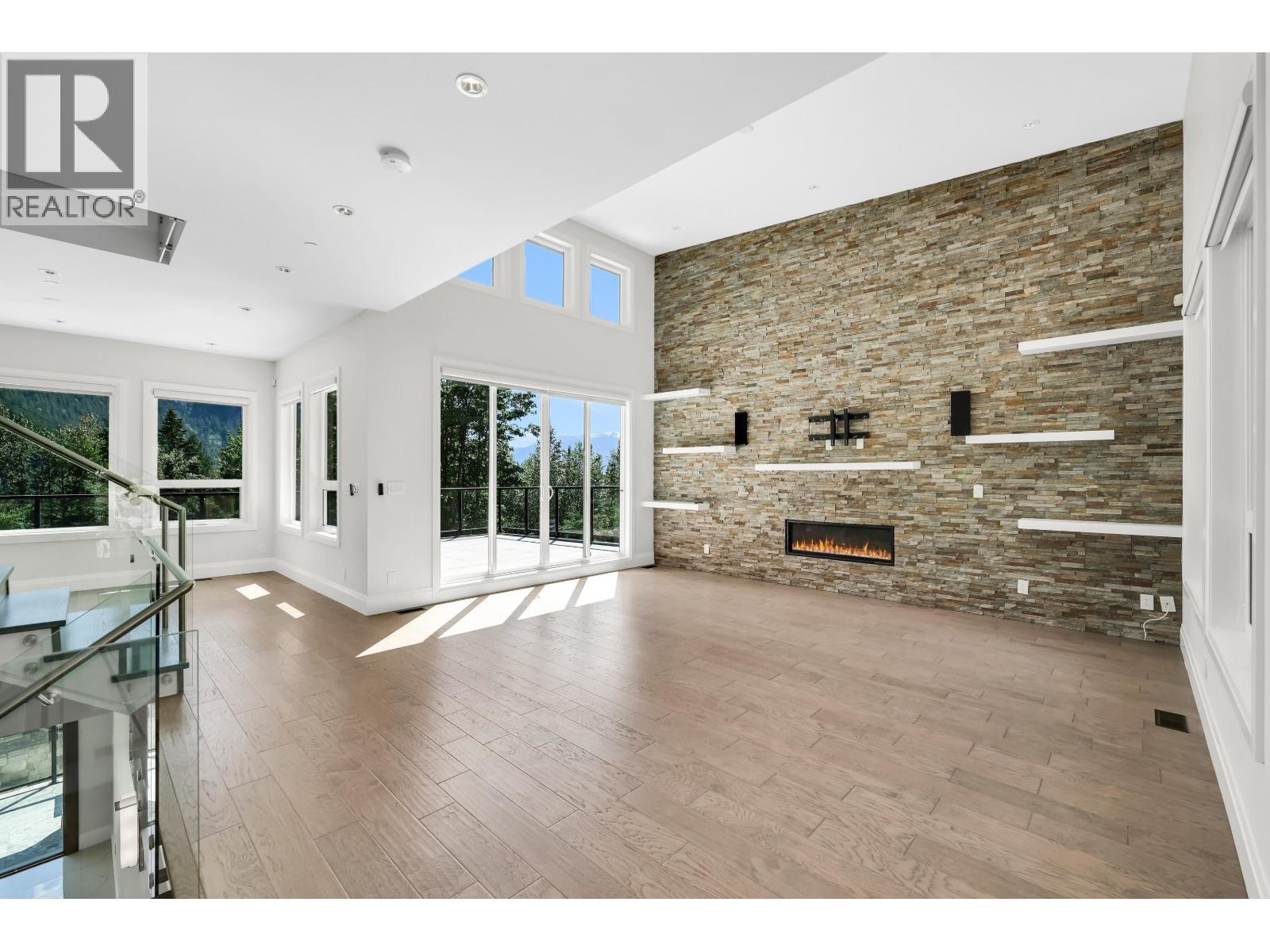 2237 Windsail Place, Squamish, British Columbia  V8B 0T6 - Photo 8 - R3132786