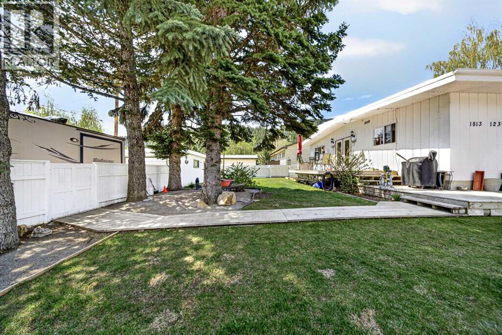 1813 123 Street, Blairmore, Alberta  T0K 0E0 - Photo 29 - A2315989