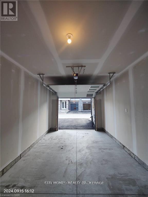 14 Upper Level - 5672 Dorchester Road, Niagara Falls, Ontario  L2G 4Y8 - Photo 16 - X13263016