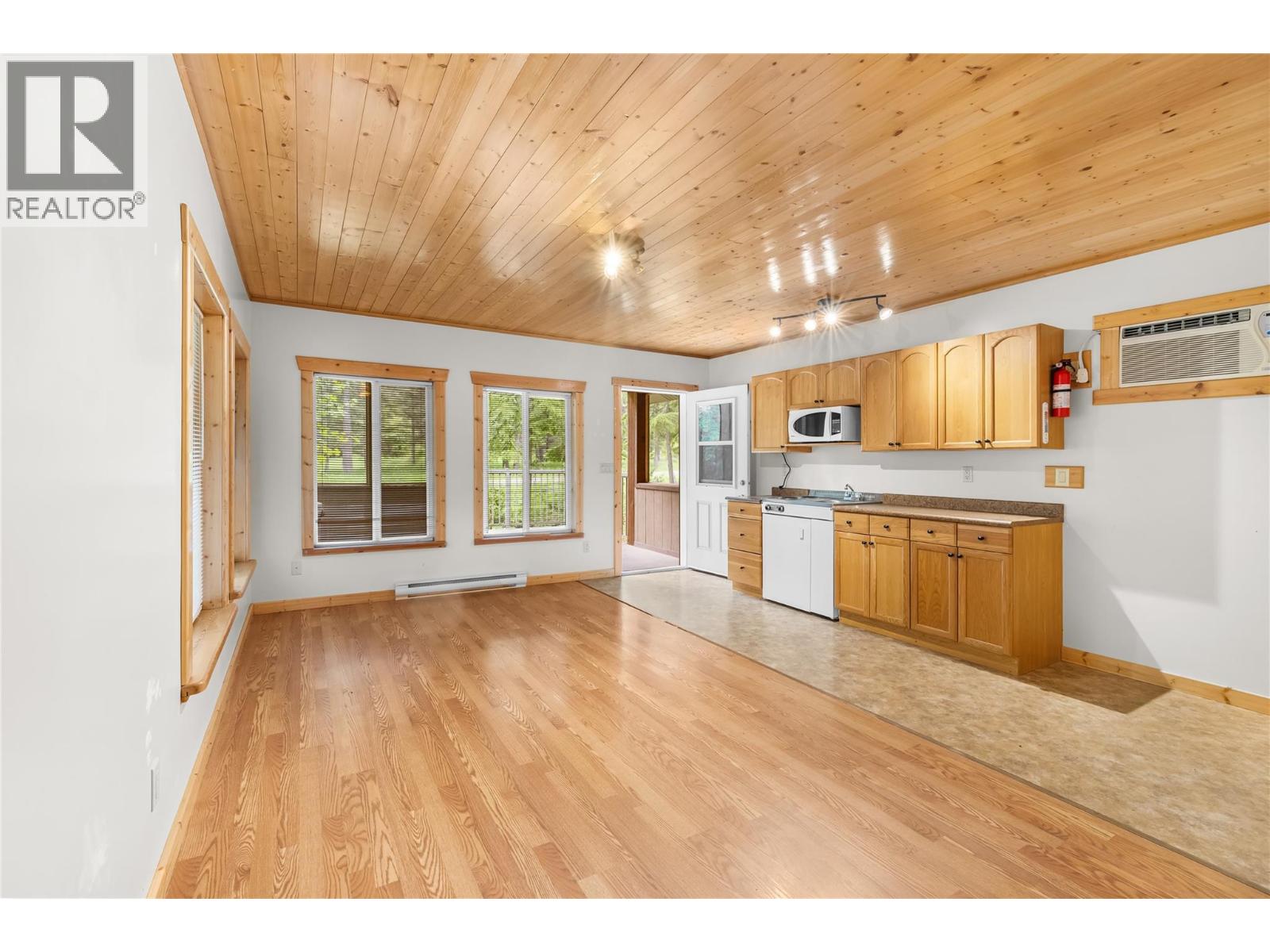 16424 Wadds Road, Crawford Bay, British Columbia  V0B 1E0 - Photo 21 - 10390341