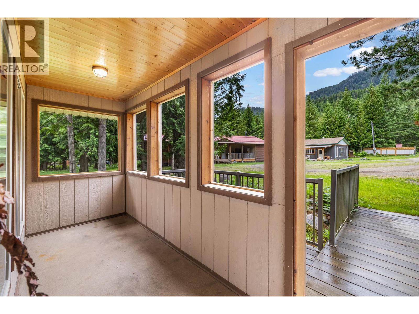 16424 Wadds Road, Crawford Bay, British Columbia  V0B 1E0 - Photo 34 - 10390341