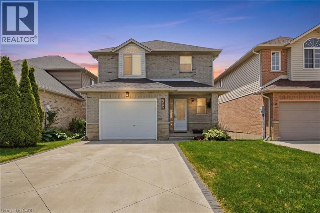 147 THAMES Way, Hamilton, Ontario
