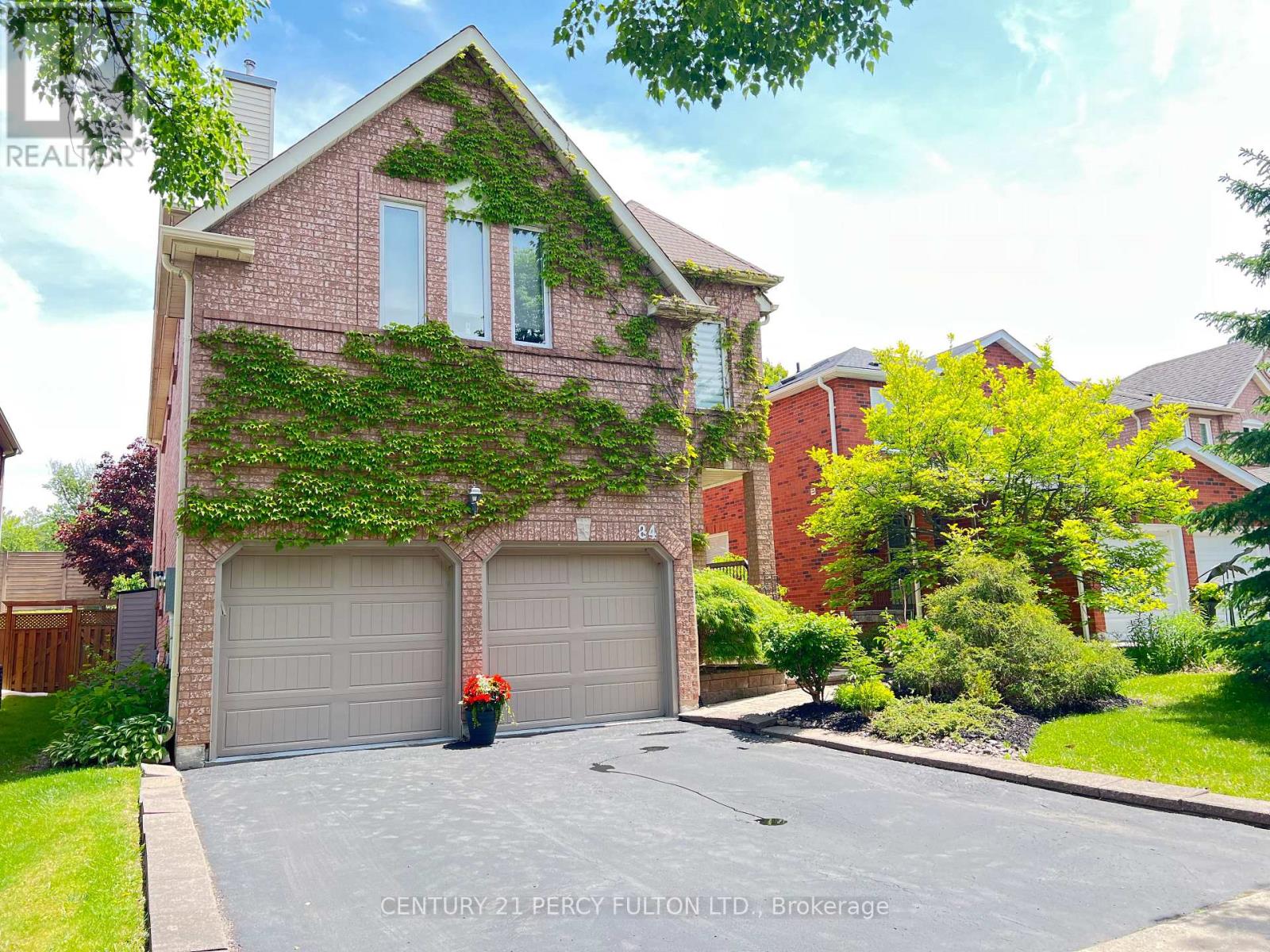 84 LORAVIEW LANE, Aurora, Ontario
