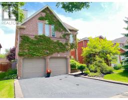 84 LORAVIEW LANE, Aurora, Ontario