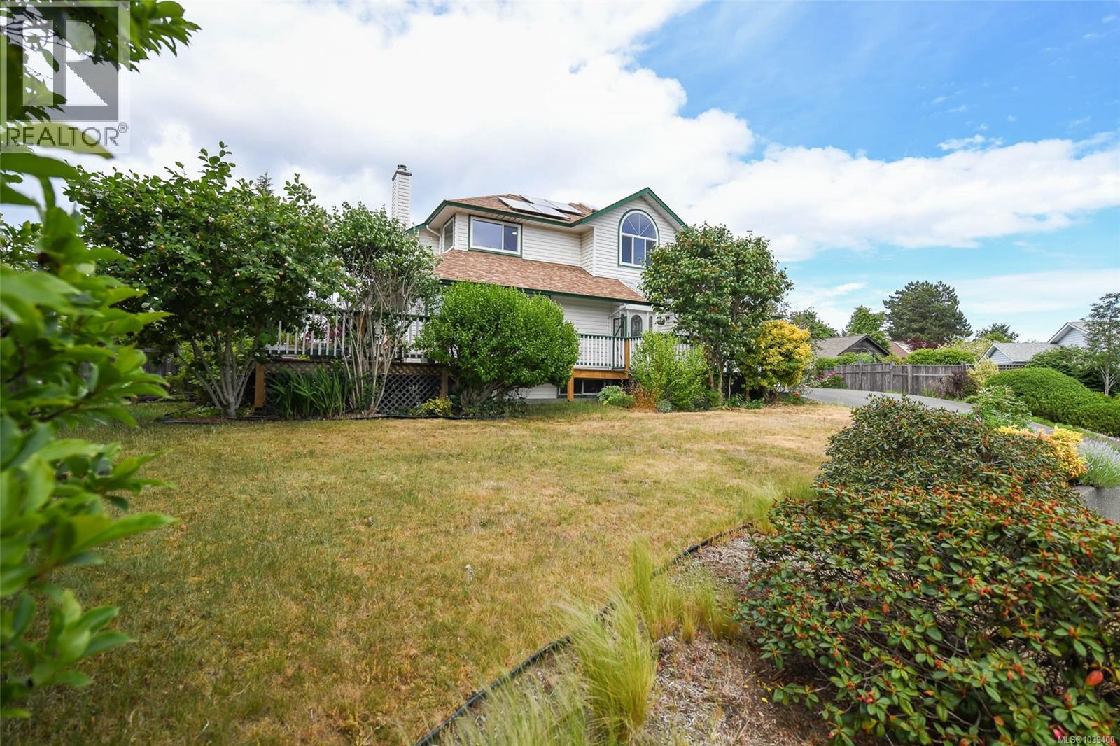 2112 Stellar Crt, Comox, British Columbia  V9M 3L6 - Photo 2 - 1039400