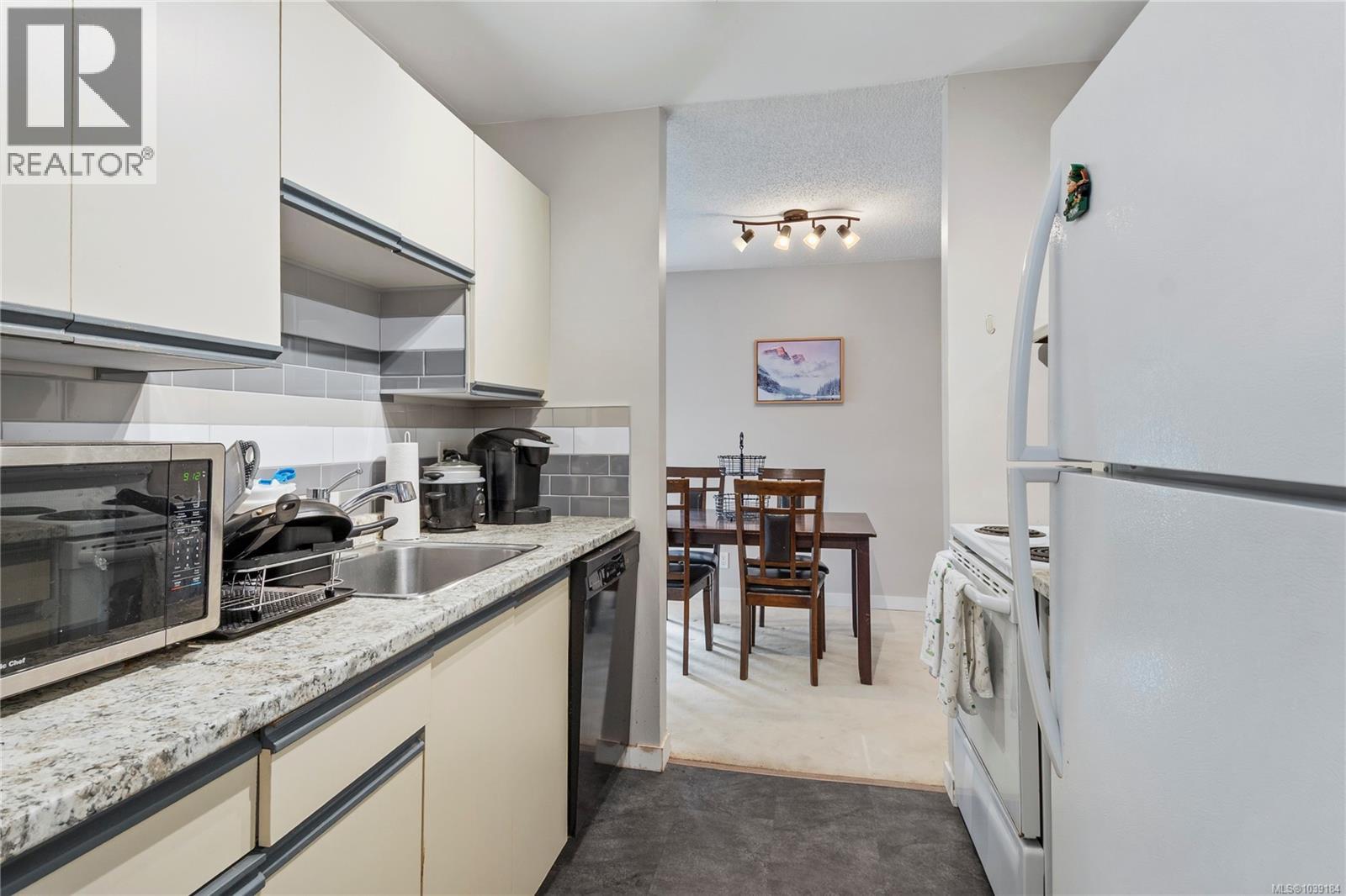 210 585 Dogwood St, Campbell River, British Columbia  V9W 6T6 - Photo 10 - 1039184