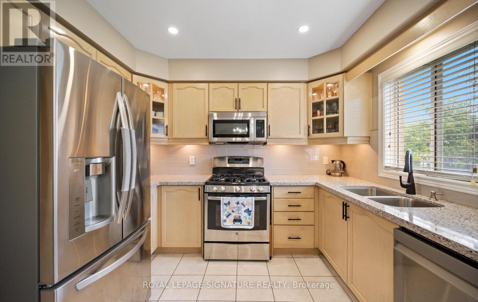 23 Mount Mckinley Lane, Brampton, Ontario  L5R 2C2 - Photo 5 - W13264718