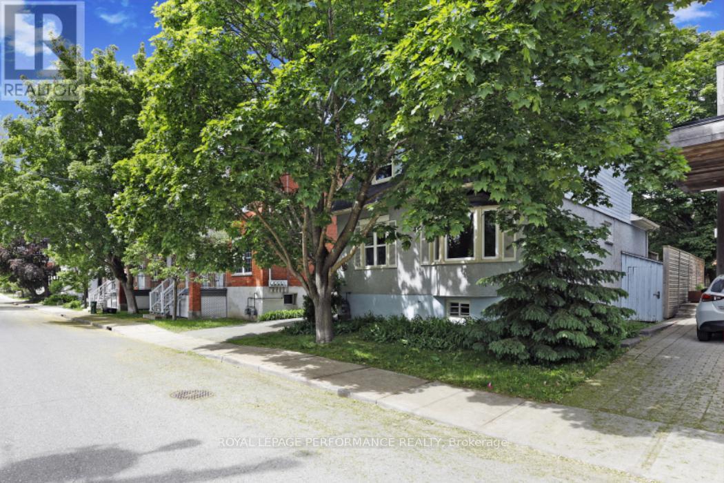 152 IVY CRESCENT, Ottawa, Ontario