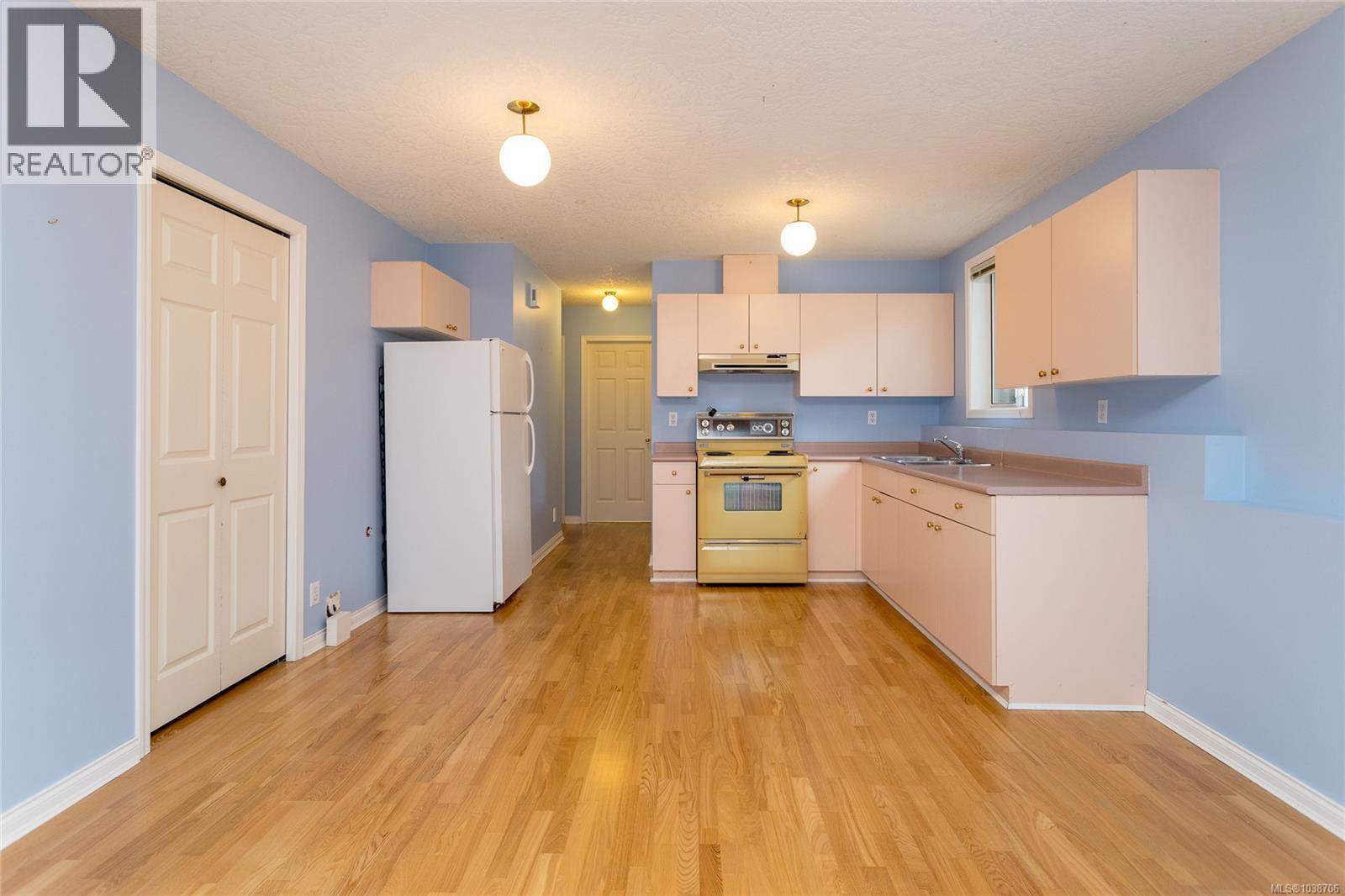 598 Tait St, Saanich, British Columbia  V8Z 2C9 - Photo 40 - 1038706