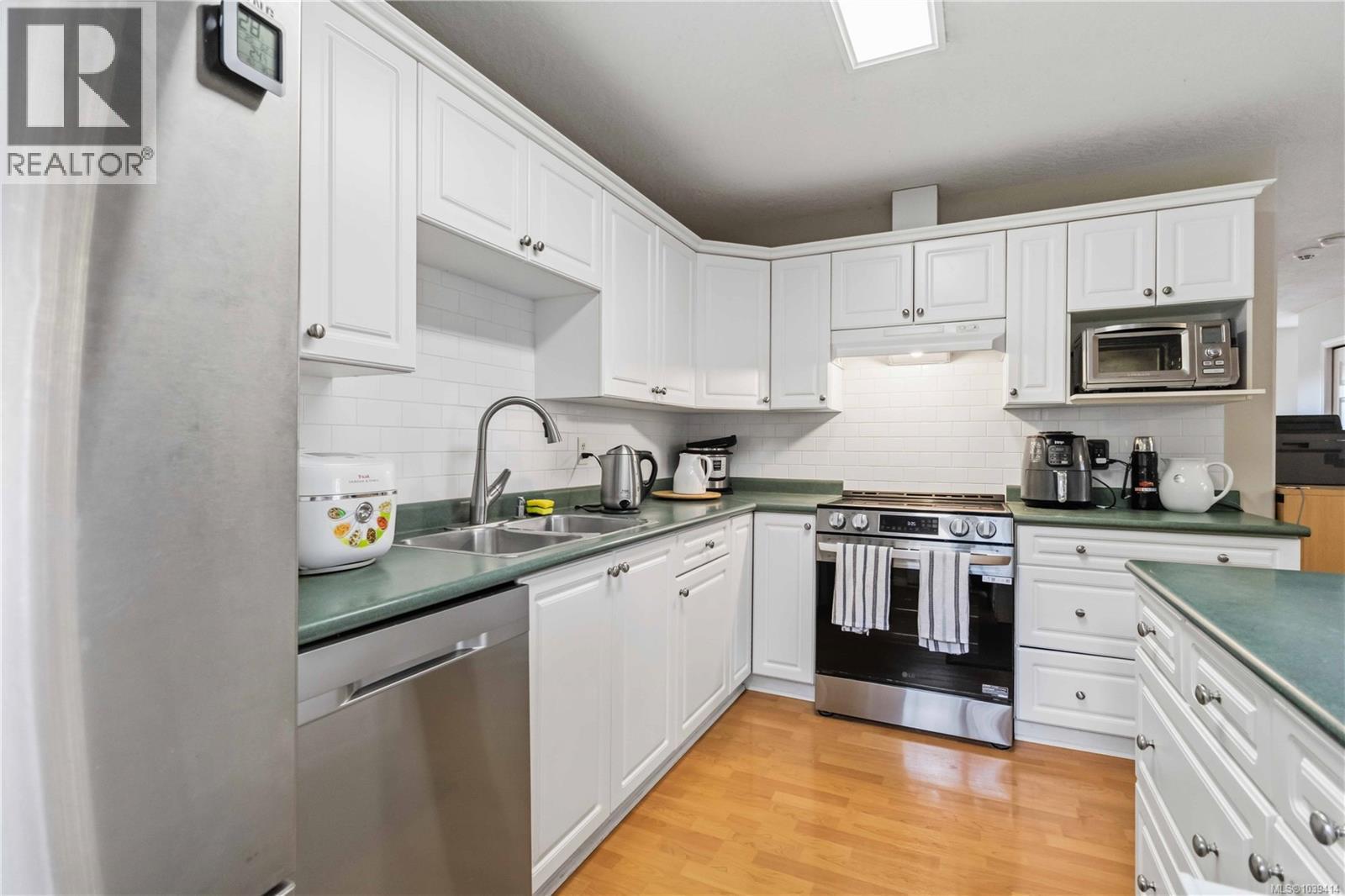 Listing image 16