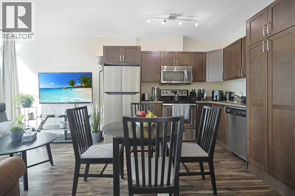 904, 10 Brentwood Common Nw, Calgary, Alberta T2L 2L6 - Photo 2 - A2312128