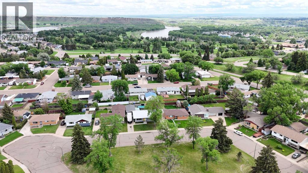 1384 10 Avenue NE, Medicine Hat, Alberta