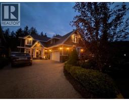 1012 JAY CRESCENT, Squamish, British Columbia