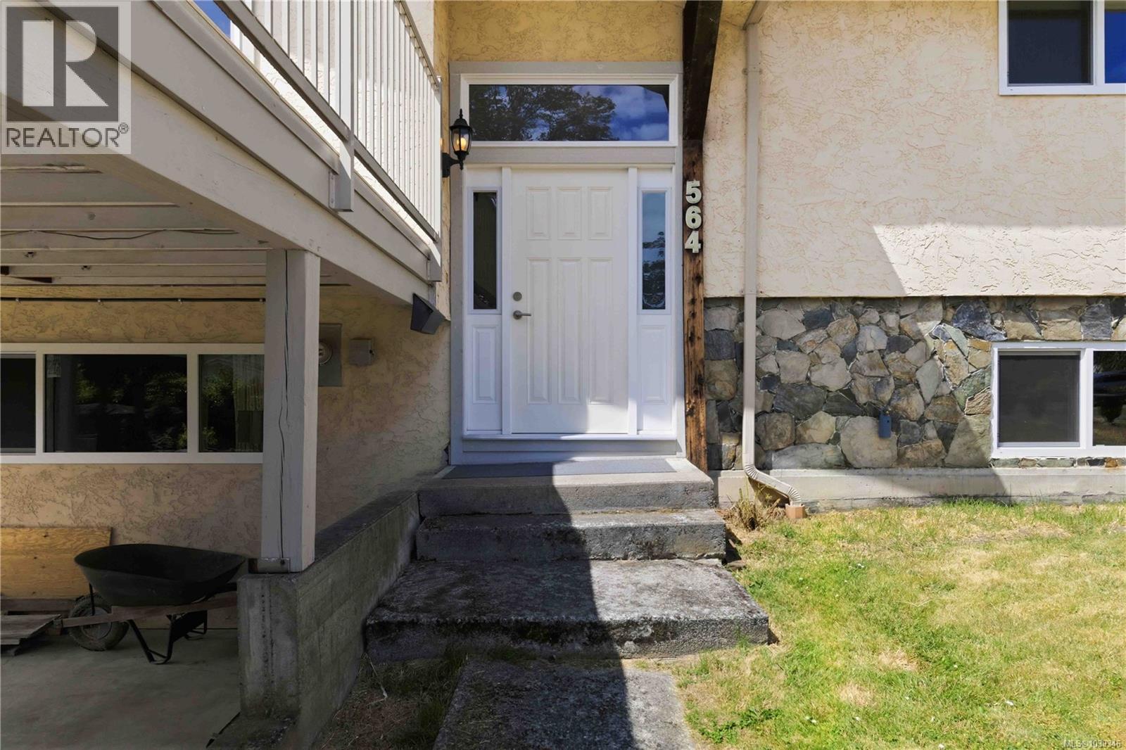 564 Oconnell Pl, Saanich, British Columbia  V8Z 2C4 - Photo 2 - 1039346