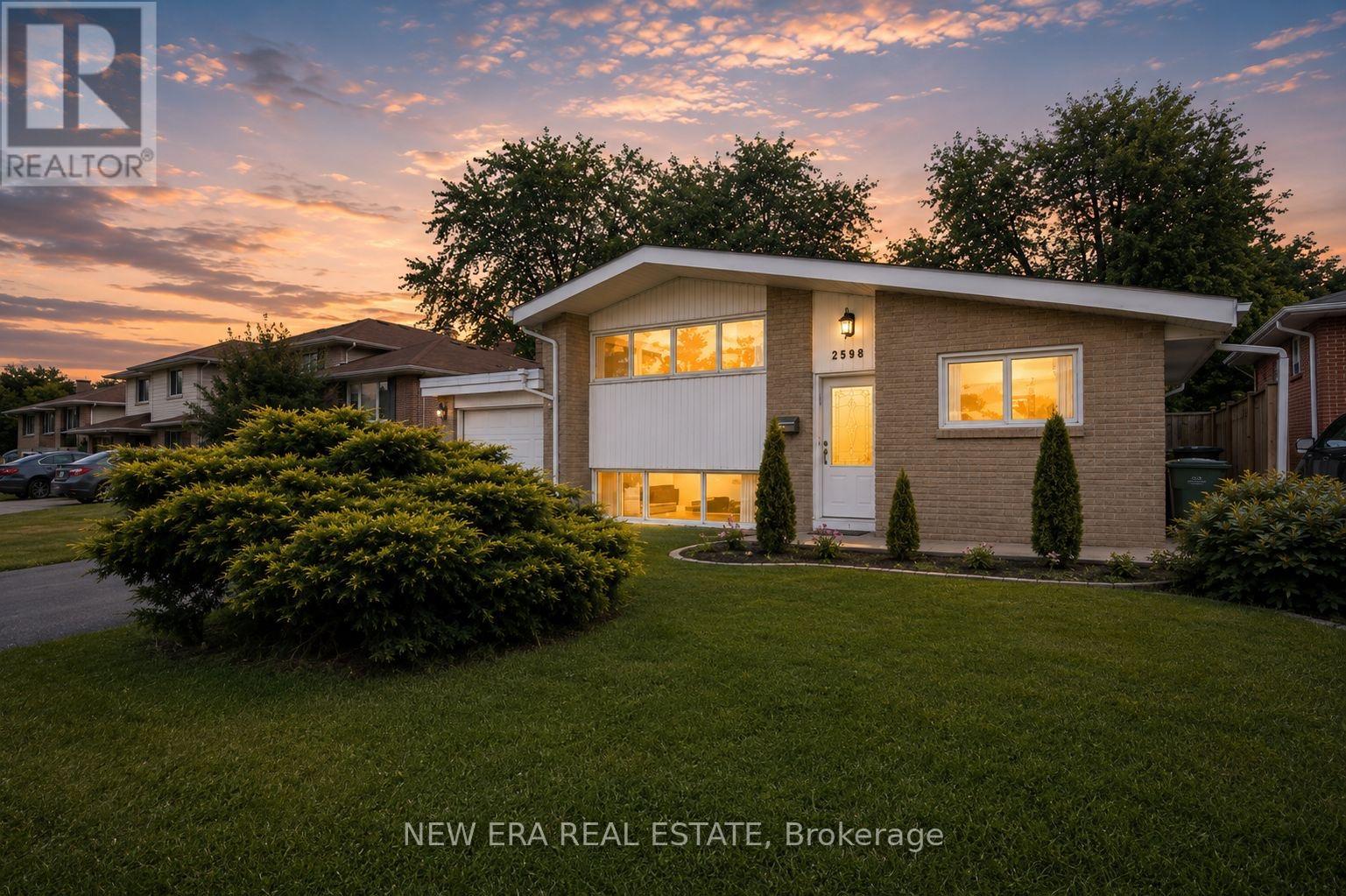 2598 Chalkwell Close, Mississauga, Ontario  L5J 2B9 - Photo 1 - W13266918