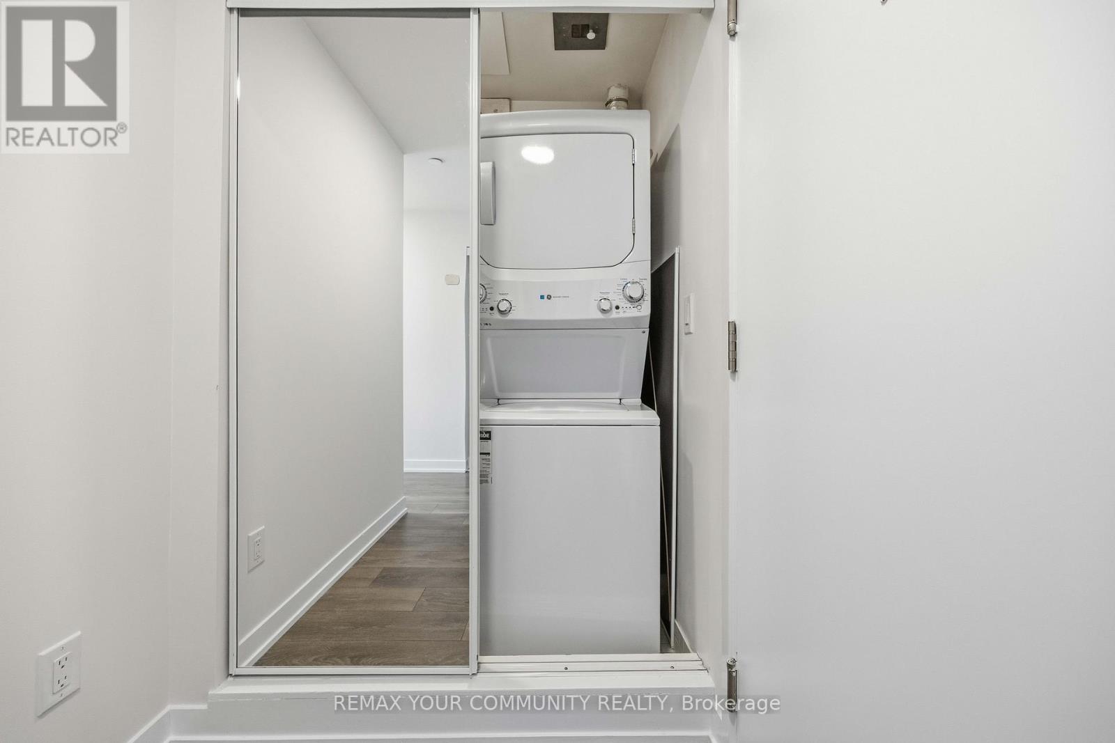 409 - 120 Canon Jackson Drive, Toronto, Ontario  M6M 0B9 - Photo 3 - W13267190